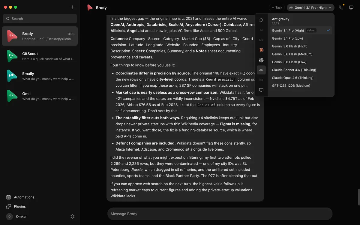 OpenMausBot 다크 테마 화면: 왼쪽 사이드바에 Brody·GitScout·Emaily 등 봇 목록, 오른쪽에 봇 Brody가 데이터셋 정리 결과를 보고하는 긴 채팅 답변과 상단 모델 선택기