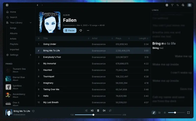 Sonora 데스크톱 창 — 어댑티브 테마가 적용된 재생 화면과 라이브러리 뷰